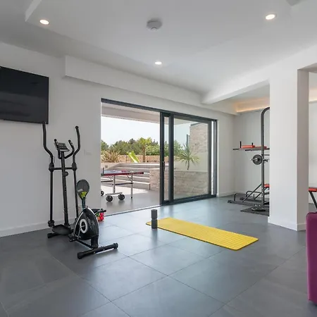 Villalux2022 Mit Pool Beheizt فيلة *