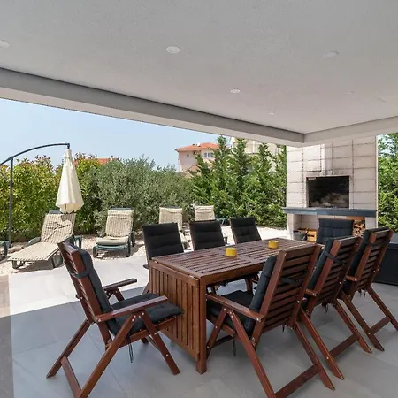 Villalux2022 Mit Pool Beheizt * تروغير