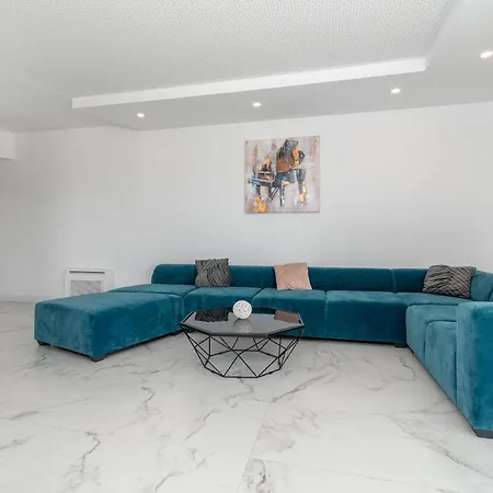 Villalux2022 Mit Pool Beheizt トロギール