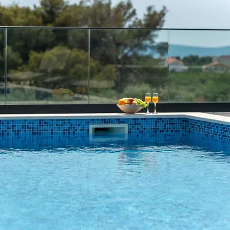 ヴィラ Villalux2022 Mit Pool Beheizt