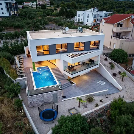 Villa Villalux2022 Mit Pool Beheizt Trogir