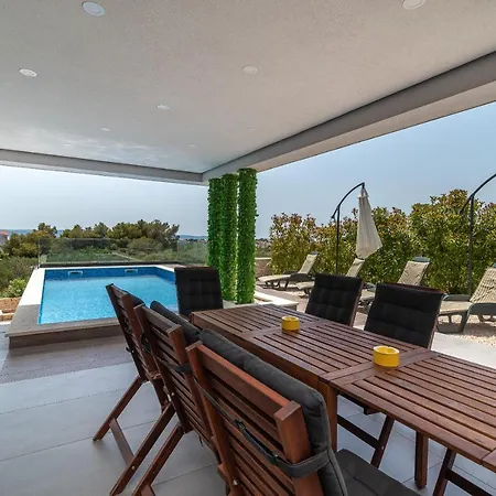 Villa Villalux2022 Mit Pool Beheizt Trogir