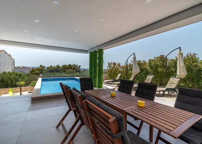 Willa Villalux2022 Mit Pool Beheizt Trogir