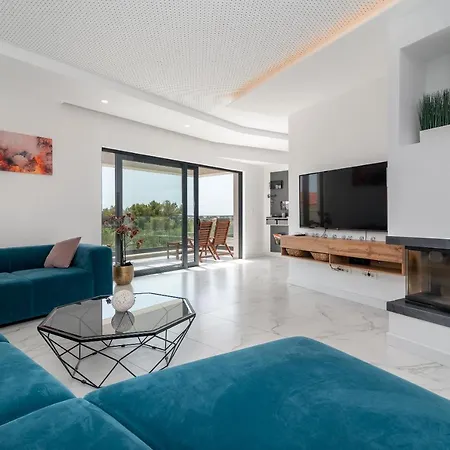 Vila Villalux2022 Mit Pool Beheizt Trogir